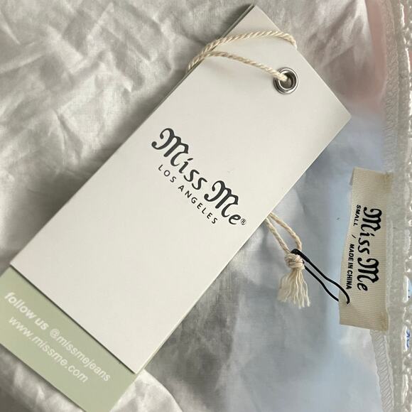 Miss Me Crochet Light Woven Cropped Top in White Size S NEW - Picture 5 of 5